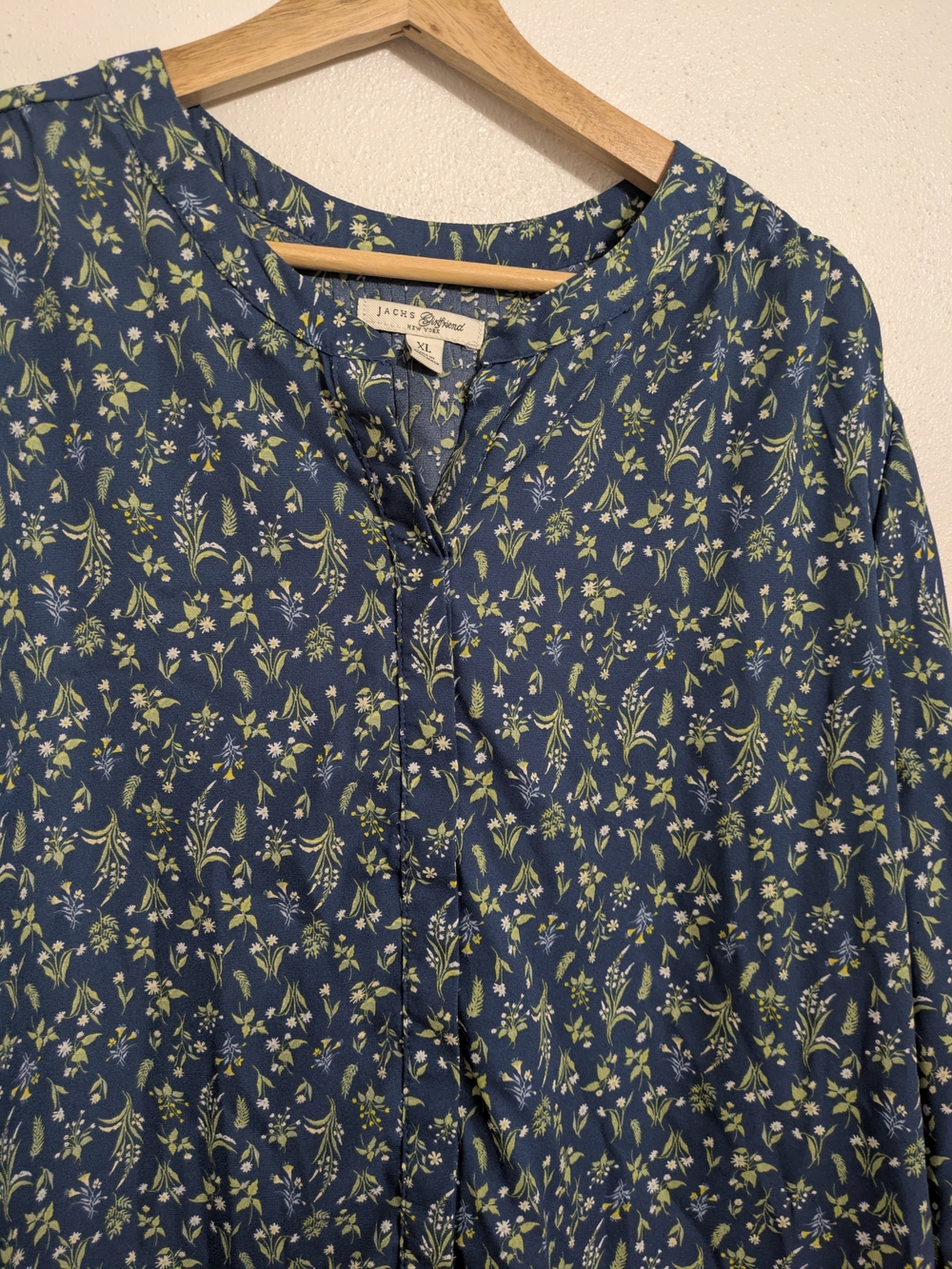 JACHS Girlfriend Printed Navy Floral Button-Front Blouse